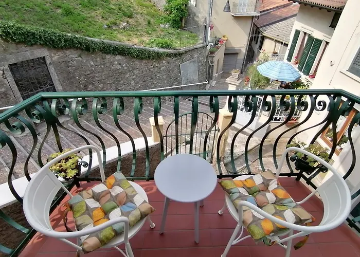 Via Funicolare شقة *